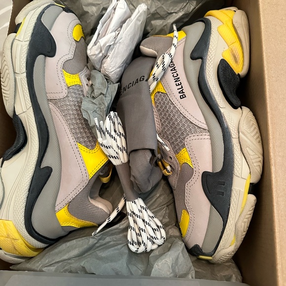 Balenciaga Triple S sneakers - Picture 10 of 11